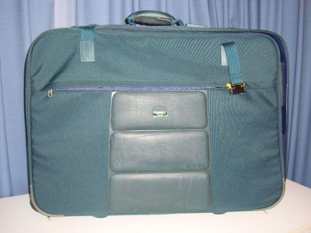 (image for) Travel Luggage, Suit Case, Large Green. Pickup Bracken Ridge